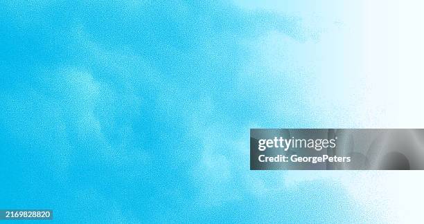 stipple-illustration von kumuluswolken - wolkenbilder stock-grafiken, -clipart, -cartoons und -symbole