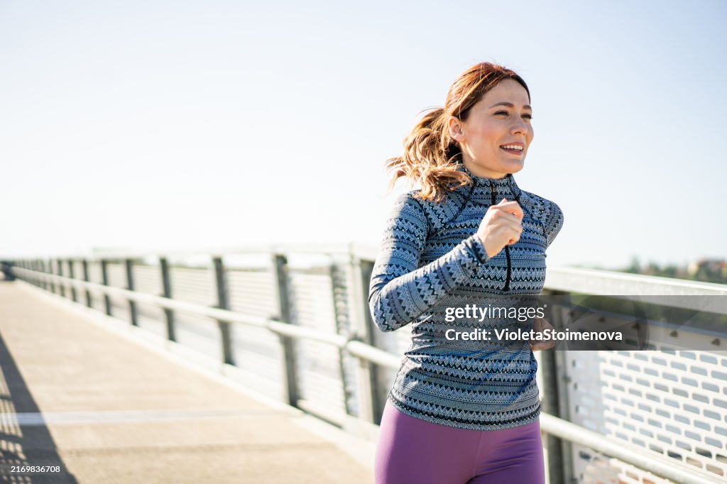 Woman jogging in the city.