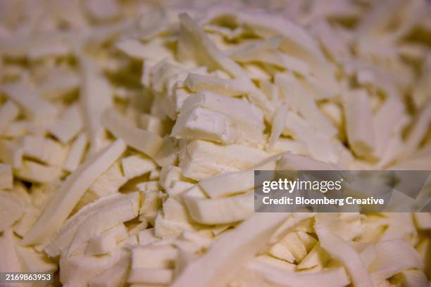 mozzarella cheese for pizza topping - grated mozzarella stock pictures, royalty-free photos & images