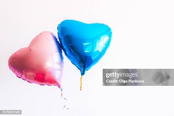 pink and blue balloons on a white background, symbol of the gender reveal party, boy or girl - chá de bebé imagens e fotografias de stock
