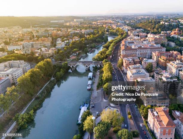 cityscape of rome at sunset, italy - provincia de roma fotografías e imágenes de stock