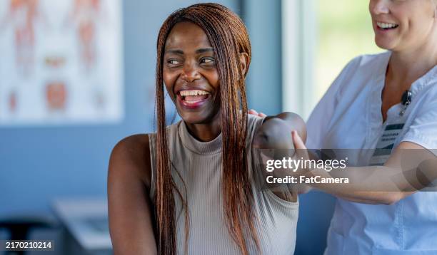 amputee physiotherapy appointment - body positive stock pictures, royalty-free photos & images