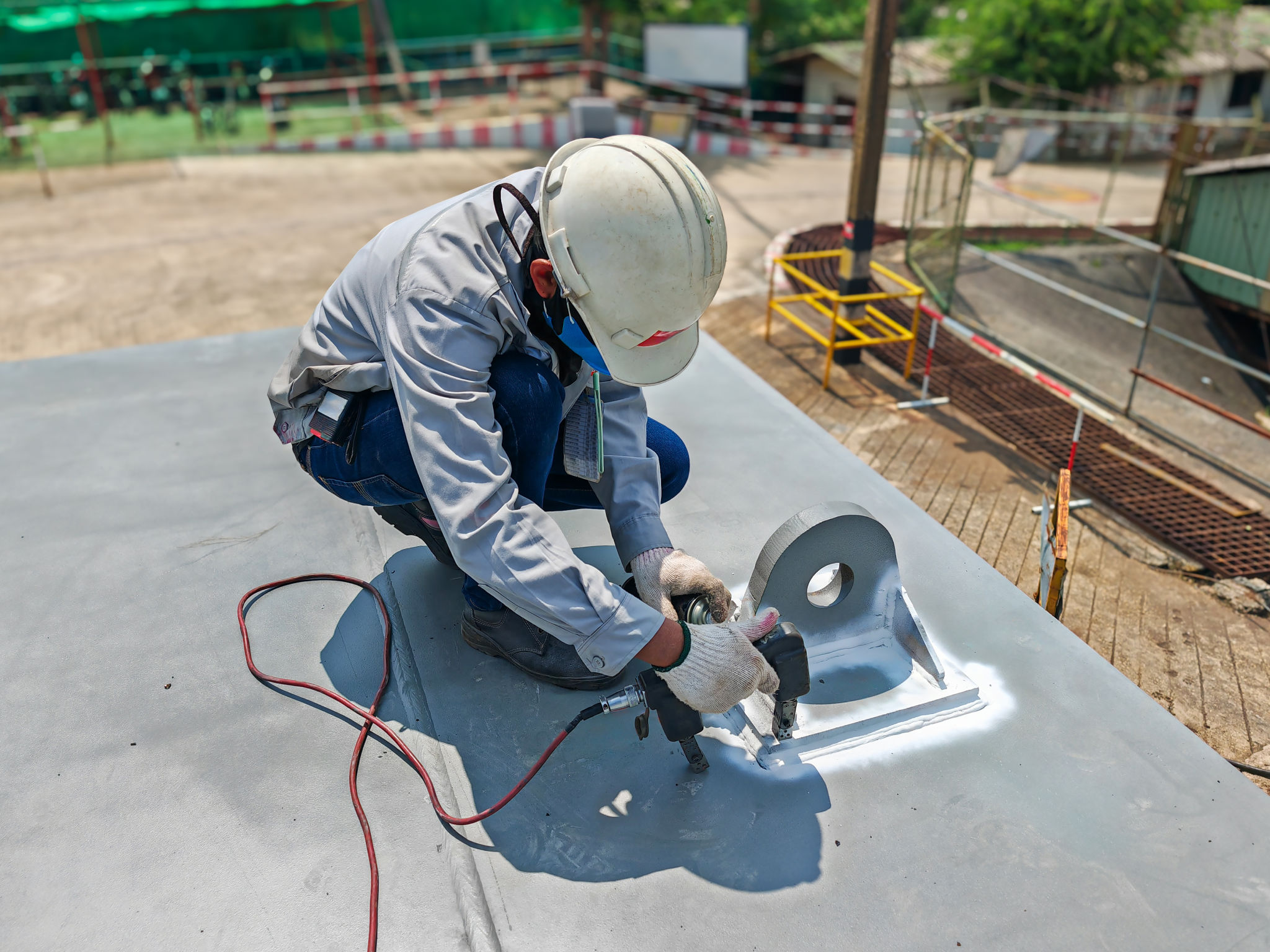 Defects Inspection on Welded Lifting Lug with Process Magnetic Particle Testing(MT) of Non-Destructive Testing(NDT) at an industrial factory. Defects Inspection on Welded Lifting Lug with Process Magnetic Particle Testing(MT) of Non-Destructive Testing(NDT) at an industrial factory.