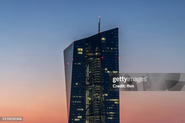 ecb building at sunset (frankfurt/ main, germany) - europäische zentralbank stock-fotos und bilder