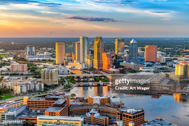 aérea frente al mar de tampa - tampa fotografías e imágenes de stock