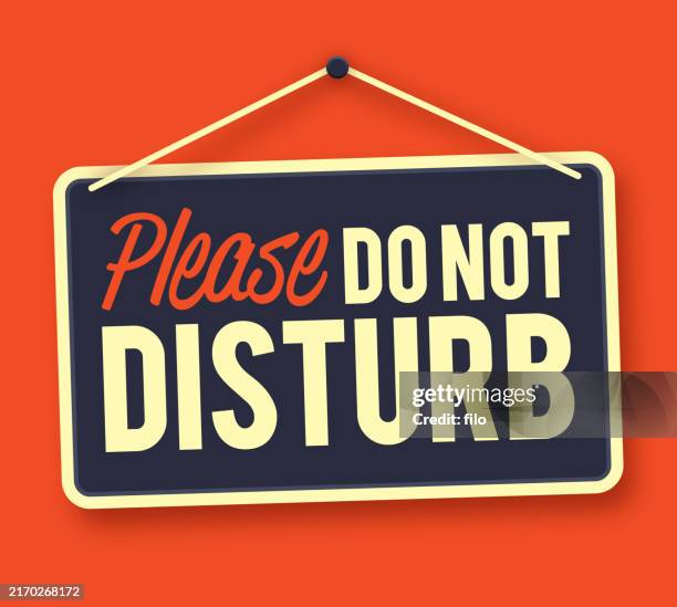 ilustraciones, imágenes clip art, dibujos animados e iconos de stock de por favor, no moleste la privacidad cartel colgante retro - rótulo con el horario