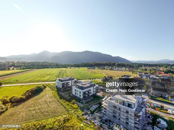 aerial view of urban development, new apartment complex under construction, aerial view - ashburn stock pictures, royalty-free photos & images