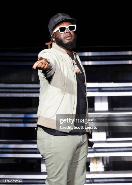 Pine Bris Rapper 812 Rappers T Pain Stock Photos, High-Res Pictures, and Images - Getty ...