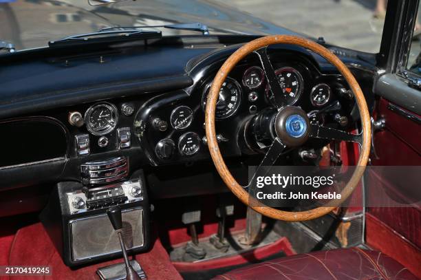 Db5 Rear Instrument Panel 624 Aston Martin Db5 Stock Photos, High-Res Pictures, and Images ...