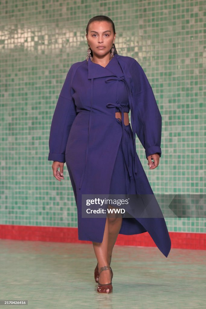 Tory Burch New York Fashion Week RTW Spring 2025 - Runway