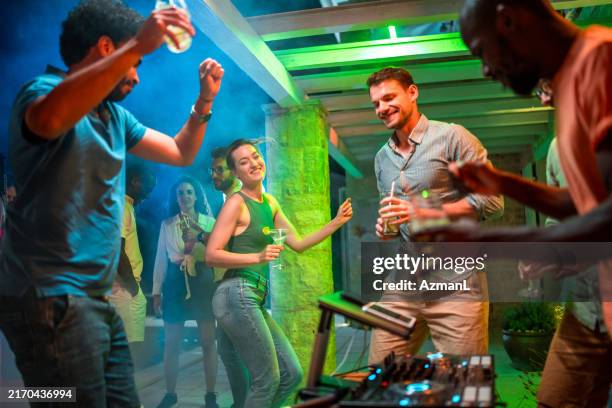 nighttime poolside dance party with diverse friends and dj - pool party night stock pictures, royalty-free photos & images