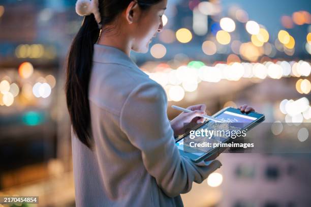crescita del business 2025 con lo sviluppatore software coding prompt per guidare il business digitale con fintech e ai technoloby - trasformazione digitale foto e immagini stock