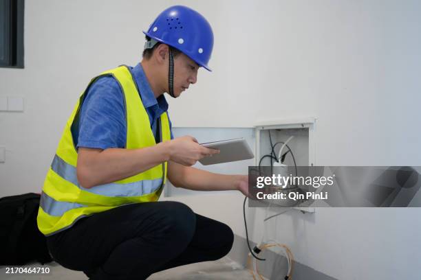 closed circuit and broadband lines are inspected during acceptance - qin lan stockfoto's en -beelden