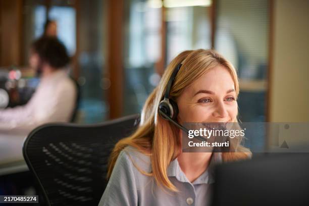 friendly customer service - call center rep stock pictures, royalty-free photos & images