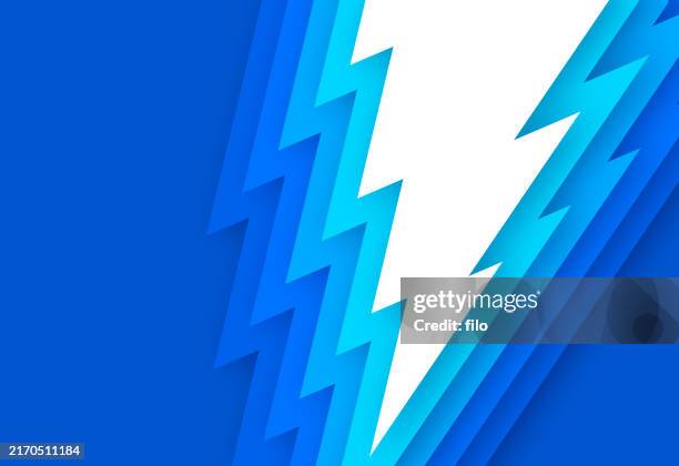 bildbanksillustrationer, clip art samt tecknat material och ikoner med lightning bolt strike abstract background - elektricitet