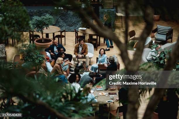 colleagues having a coffee break - vergadering stockfoto's en -beelden