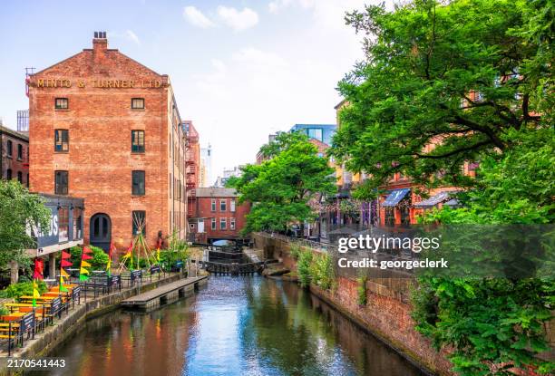 manchesters canal street im sommer - manchester stock-fotos und bilder