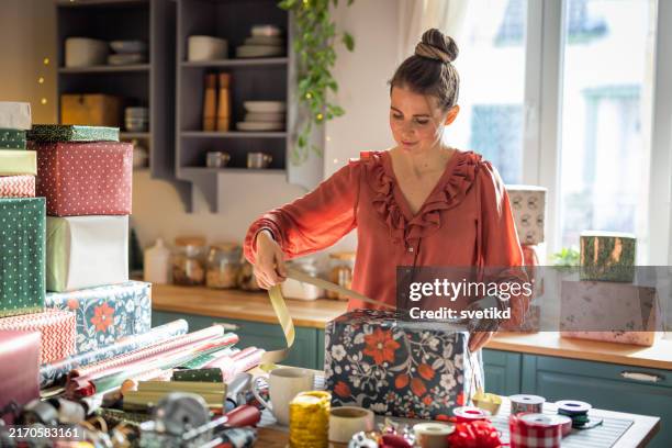 all ready for holidays - wraps stockfoto's en -beelden