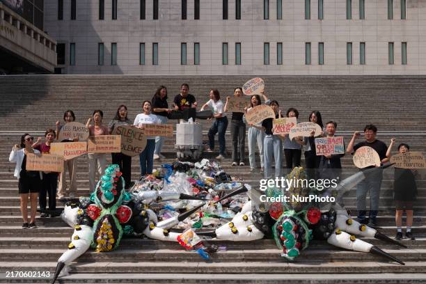 At a press conference organized by the 'Plastic Root Coalition' , participants call on the government to take a strong stance on plastic regulation...