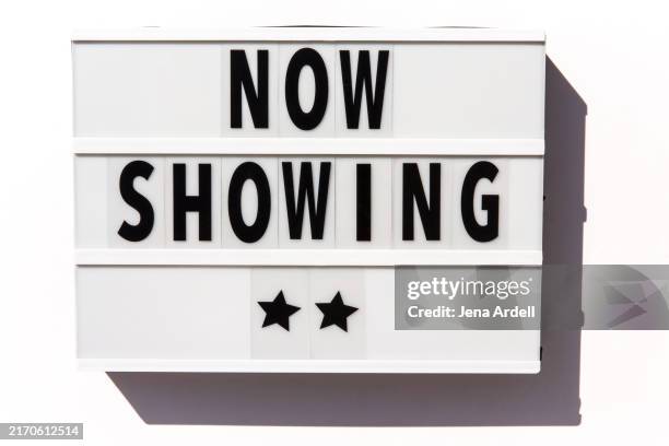 now showing sign, movies, movie theater sign - hollywood sign fotografías e imágenes de stock