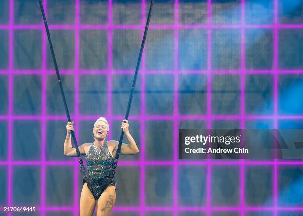 Pink Singer Pics 30,549 Pink Singer Photos & High Res Pictures - Getty Images