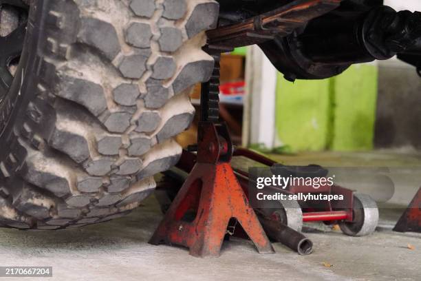 4x4 off road truck lifted on hydraulic jack - car jack stock pictures, royalty-free photos & images
