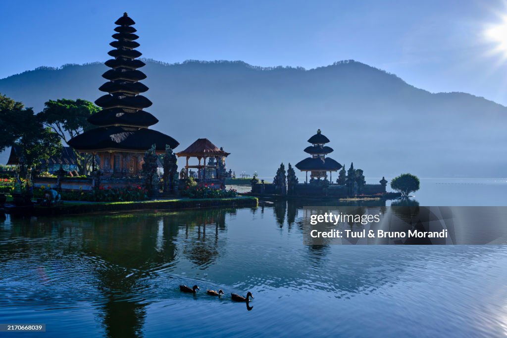 Indonesia, Bali, Bedugul, Ulun Danu temple on Lake Bratan