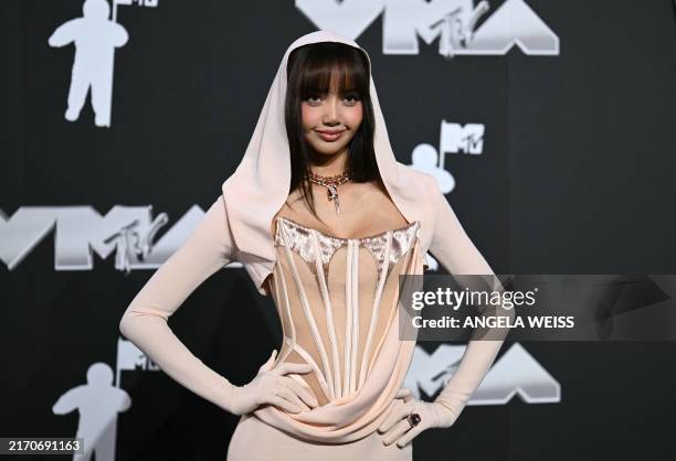 Lisa Silver Singer 864 Rapper Lisa Stock Photos, High-Res Pictures, and Images - Getty Images