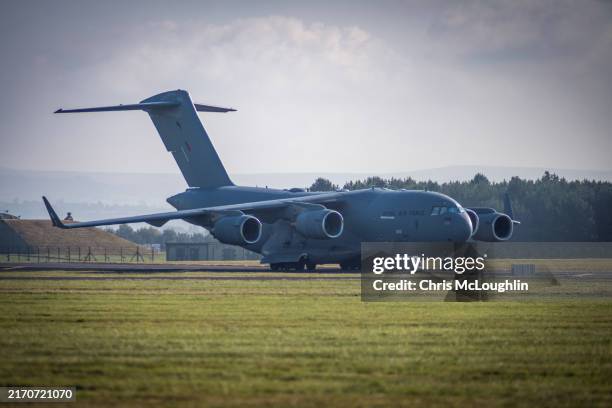 royal air force c-17 globemaster iii - turboprop-engine stock pictures, royalty-free photos & images