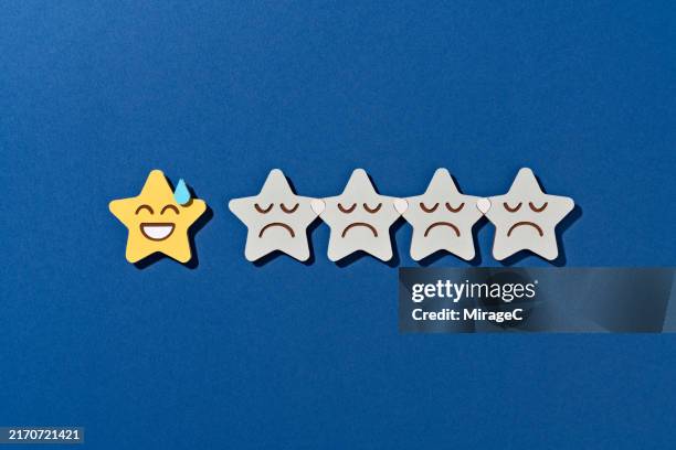 low star rating with only one embarrassing star left, bad review - review rating stock pictures, royalty-free photos & images