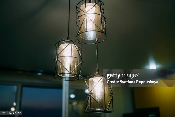 chandelier on the ceiling in the room - fitting stockfoto's en -beelden
