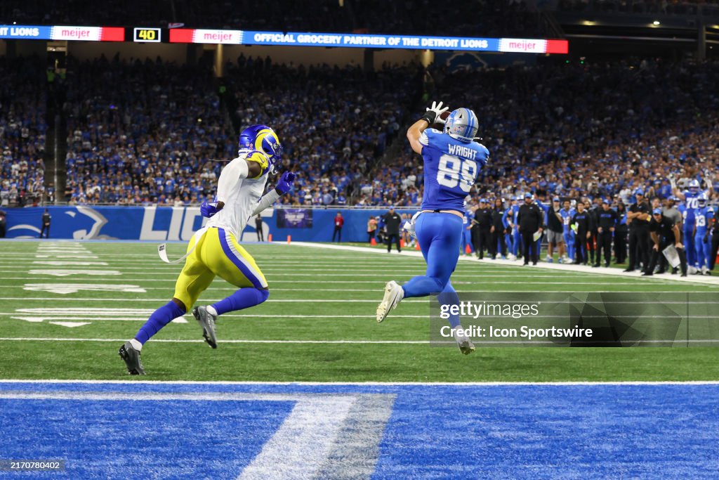 Detroit Rams Detroit Lions tight end Brock Wright catches a pass during the second ...