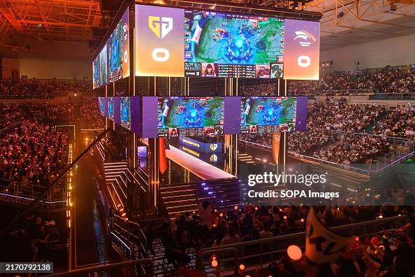 E-sports fans are watch the LCK Summer Final, an e-sports E-sports fans are watch the LCK Summer Final, an e-sports