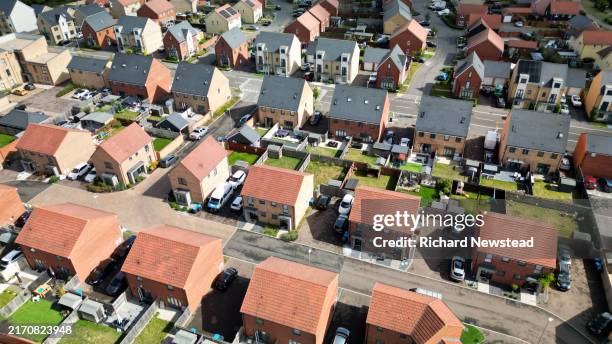 new housing - maison jumelée photos et images de collection