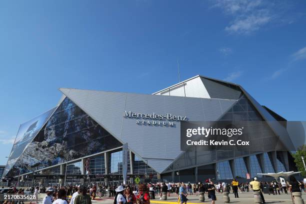 General view of Mercedes-Benz Stadium prior to a game between the Pittsburgh Steelers and the Atlanta Falcons at Mercedes-Benz Stadium on September...