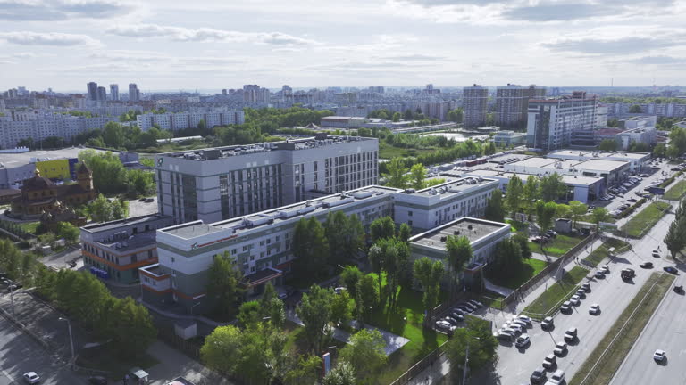 https://media.gettyimages.com/id/2170859363/video/multistorey-building-of-children-hospital-in-modern-city.jpg?b=1&s=640x640&k=20&c=MR8NGKpvZialeUsO-ZltasnSY09xA0S2ld6xRhFfF6M=