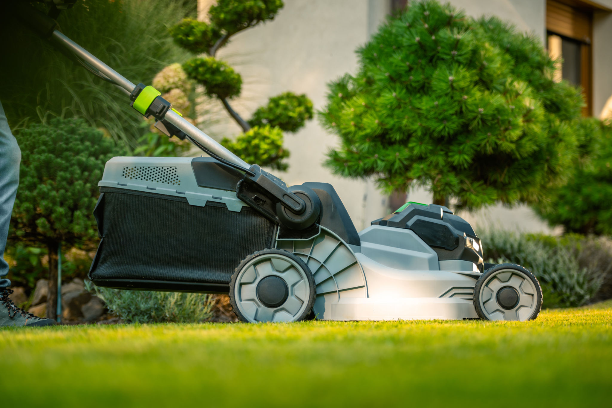electric lawn mower