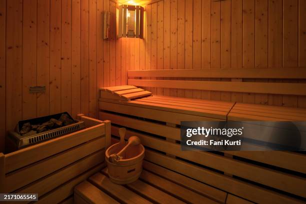 finnish sauna - sauna stockfoto's en -beelden