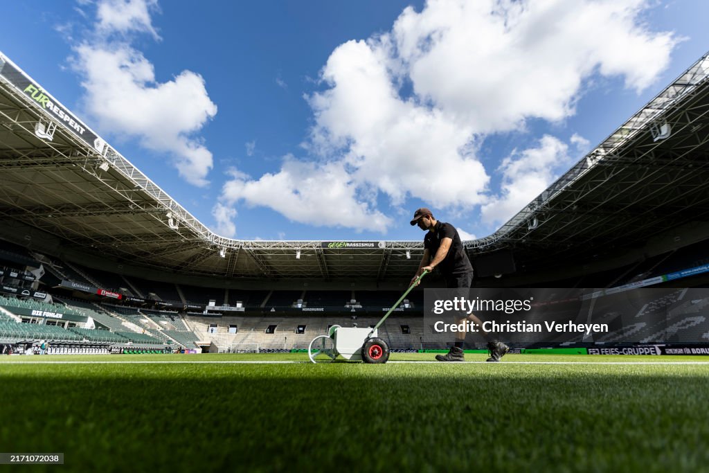 Borussia Mönchengladbach v VfB Stuttgart - Bundesliga