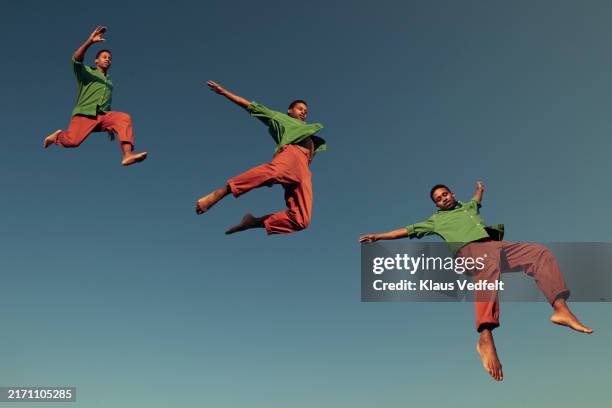 sequence of carefree man falling from sky - meervoudig beeld stockfoto's en -beelden