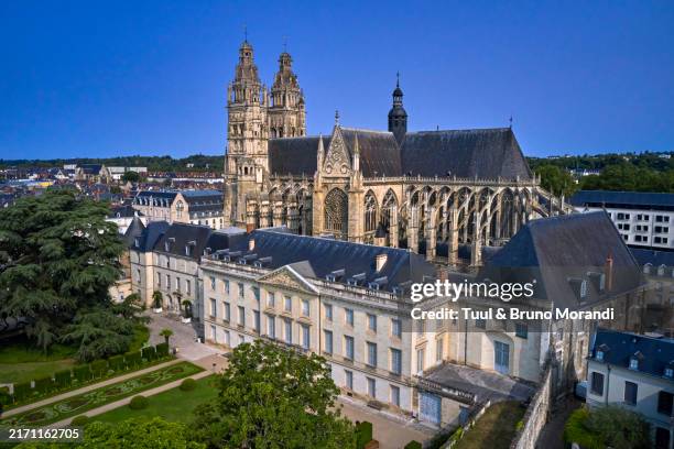 france, indre-et-loire, tours, loire valley, the saint-gatien de tours cathedral - loire stock pictures, royalty-free photos & images