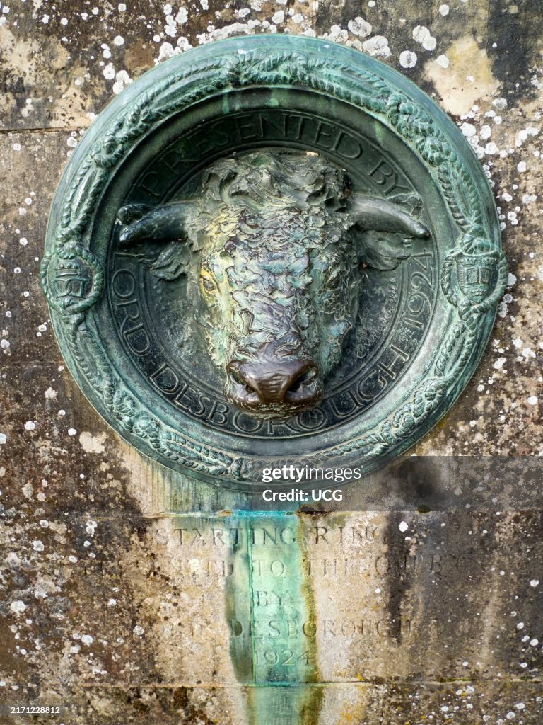 Plaque adorning stone bridge over the River Thames at Iffley