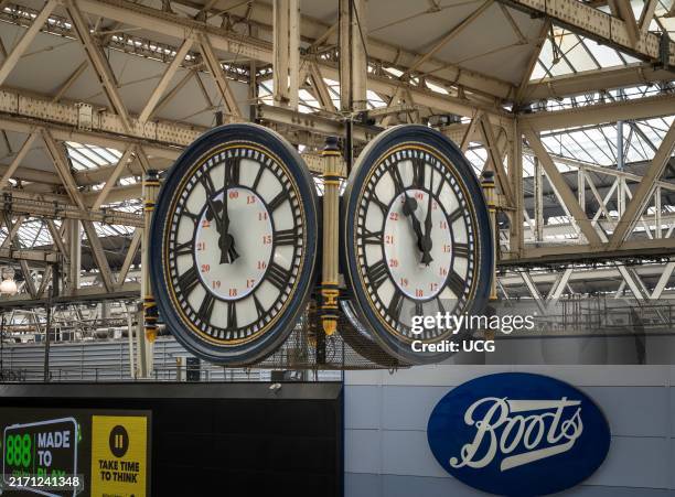 Waterloo Clock Platform 225 Waterloo Clock Stock Photos, High-Res Pictures, and Images - Getty ...