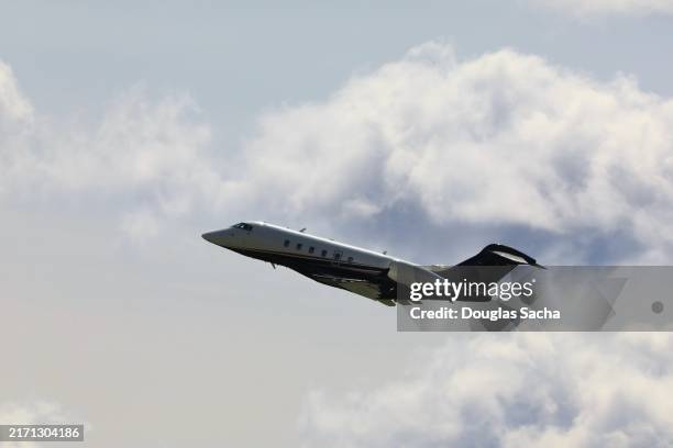luxurious private jet aircraft during takeoff - aerospace engineering stock pictures, royalty-free photos & images