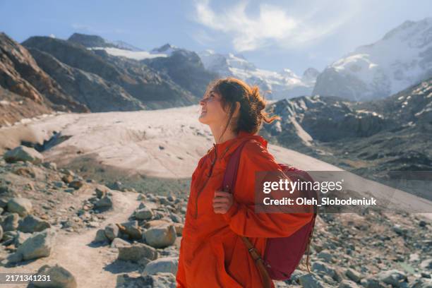 woman exploring glacier in swiss alps - explorador imagens e fotografias de stock