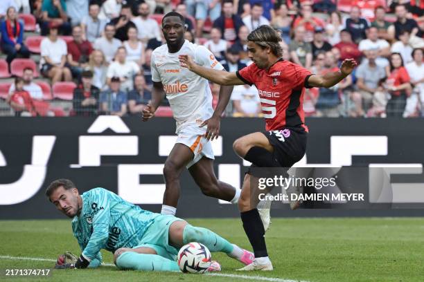 Rennes' Portuguese forward Jota fights for the ball with Montpellier's French goalkeeper Benjamin Lecomte during the French L1 football match between...
