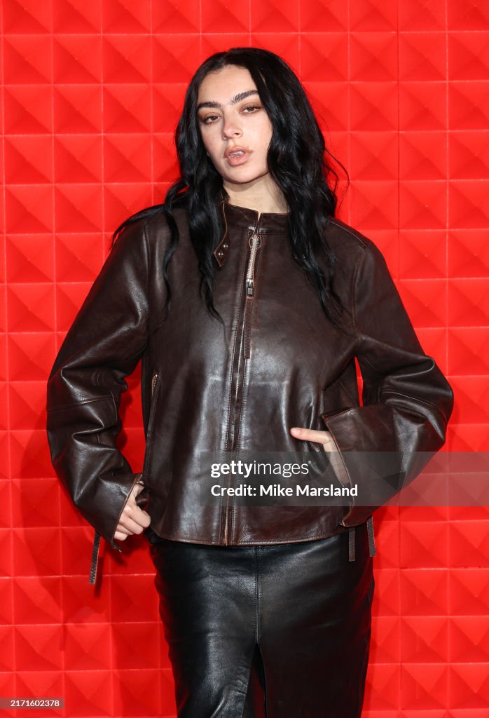 H&M&LONDON - Arrivals