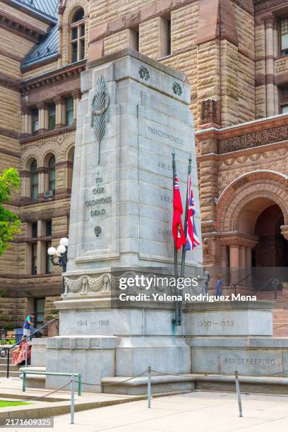 kenotaph-denkmal - altes rathaus toronto stock-fotos und bilder