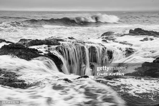 the dramatic thor's well - yachats, oregon - thor norse stock pictures, royalty-free photos & images