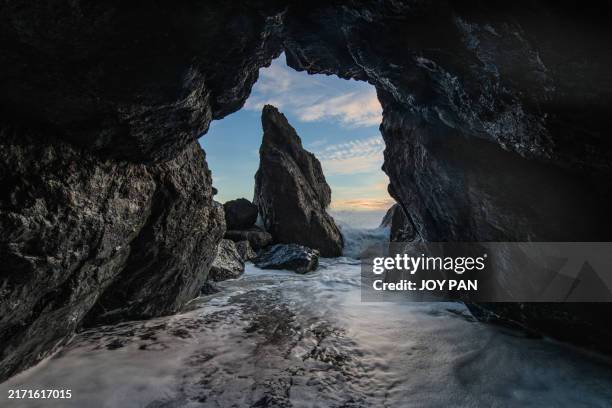 in the cove of ruby beach - des moines iowa stock pictures, royalty-free photos & images